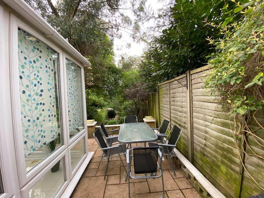 #chic 6-bedroom London Retreat# *