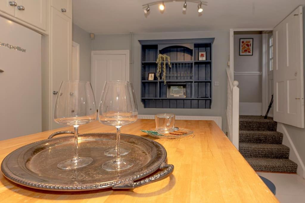#chic 6-bedroom London Retreat# Holiday home